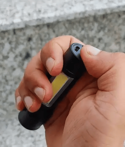 Mini Zoomable Rechargeable LED Torch light with Green Case